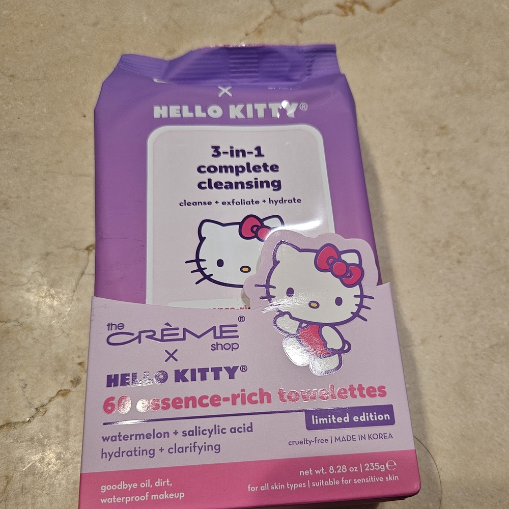 Hello Kitty Essence-Rich Towelettes